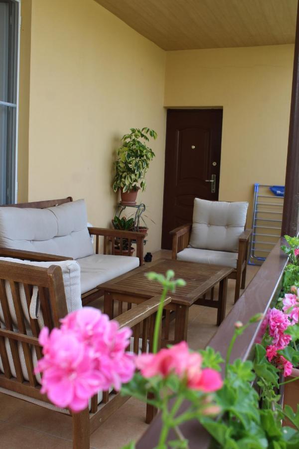 Tinikos Guest House Tel Avi Exterior foto