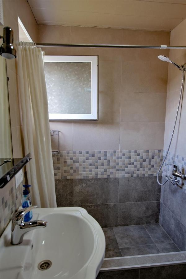 Tinikos Guest House Tel Avi Exterior foto